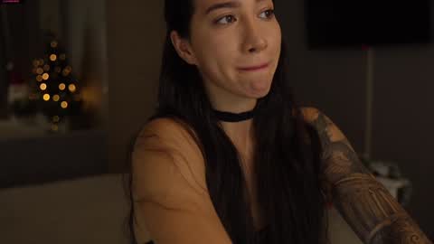 Leora online show from December 22, 4:17 pm