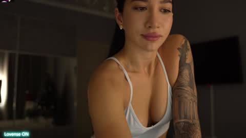 Leora online show from December 21, 4:03 pm