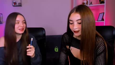 leslie_bird online show from November 22, 10:40 am