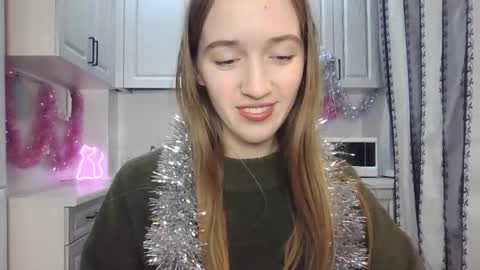 Snapshot of leslie_my_lovee chatting on December 22, 7:52 pm LESLIE online show from December 22, 7:52 pm