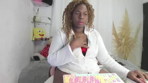 lesliee_brownn online show from November 26, 10:38 am