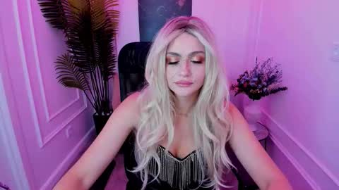 Snapshot of lesliemineg chatting on September 10, 2:28 pm lesliemineg online show from September 10, 2:28 pm