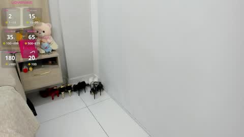 Lesly Santodomingo online show from April 26, 1:42 pm