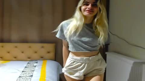 lesyaliss online show from April 23, 11:18 pm