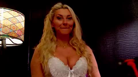 leticiareys online show from December 15, 1:05 pm