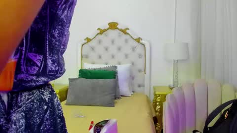    online show from October 25, 11:40 am