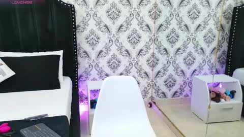 Snapshot of lexaderuso chatting on October 1, 7:52 pm LexaDeRuso online show from October 1, 7:52 pm