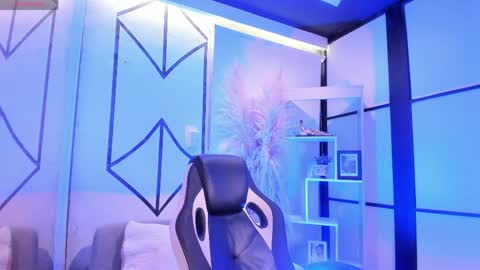 Lexi Adams  online show from April 25, 1:03 pm