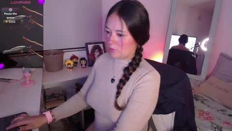 Lexie Thompson   8pm  0000am -5 online show from November 19, 12:43 am