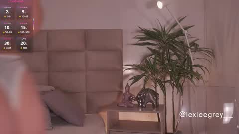 Lexie  online show from April 22, 11:51 am