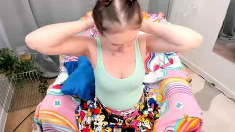 Lexi online show from April 15, 6:47 am