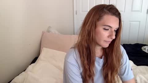 Snapshot of lexiial0 chatting on December 4, 5:44 pm Alexia L. online show from December 4, 5:44 pm