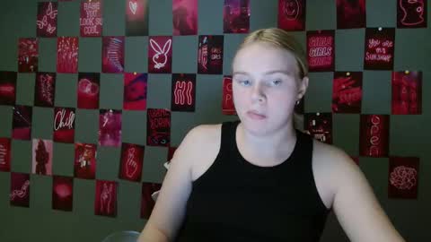 Snapshot of leyla_le chatting on September 16, 9:06 am Leyla online show from September 16, 9:06 am