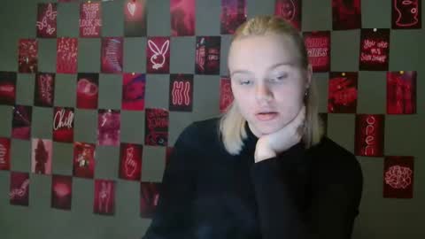 Snapshot of leyla_le chatting on September 19, 6:56 am Leyla online show from September 19, 6:56 am