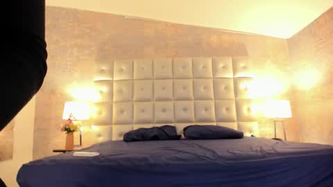 LEZY online show from February 2, 7:35 pm