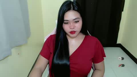 Snapshot of lhara_cumming chatting on February 14, 8:05 pm LHARA online show from February 14, 8:05 pm