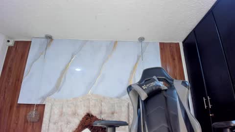 lia_16_ online show from April 25, 12:41 pm