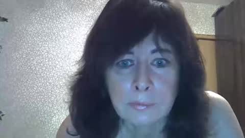 Snapshot of lia_ang chatting on October 12, 1:35 pm lia_ang online show from October 12, 1:35 pm