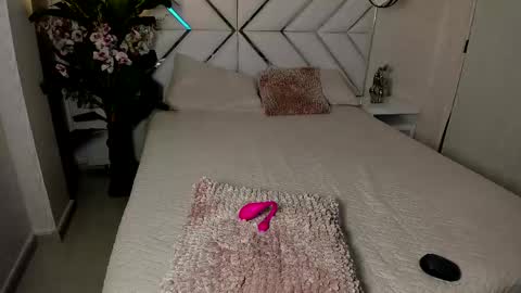 Lia  online show from May 5, 8:56 pm