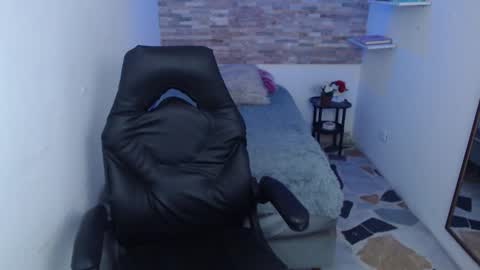 Snapshot of lia_glow chatting on September 18, 2:48 pm lia_glow online show from September 18, 2:48 pm