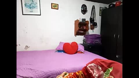 Snapshot of lia_hottie chatting on February 15, 12:04 am Lia online show from February 15, 12:04 am
