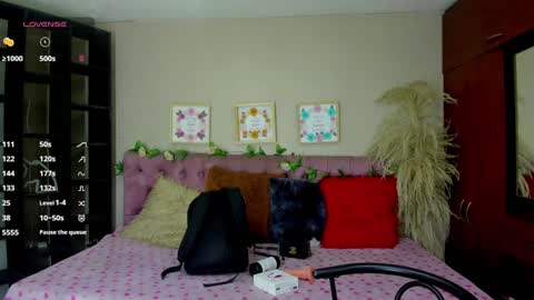 Snapshot of lia_keen chatting on December 29, 8:26 pm lia online show from December 29, 8:26 pm