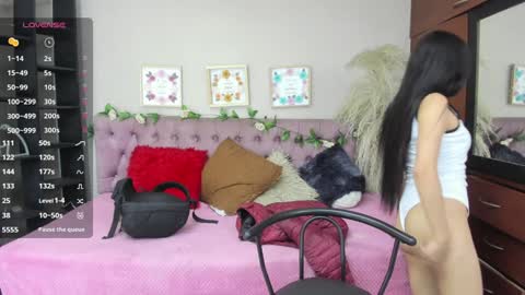 Snapshot of lia_keen chatting on December 19, 8:02 pm lia online show from December 19, 8:02 pm