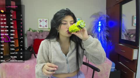 Snapshot of lia_keen chatting on December 16, 8:05 pm lia online show from December 16, 8:05 pm