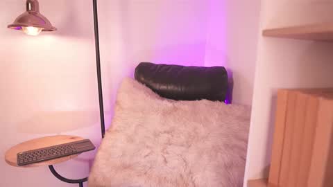 liaa online show from December 13, 7:53 pm