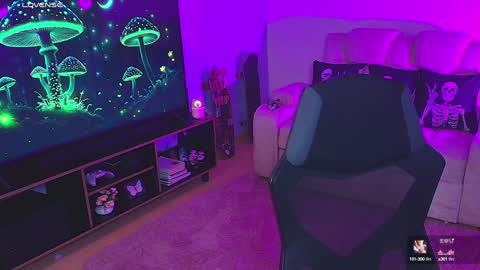 Liaa  online show from January 23, 9:18 pm