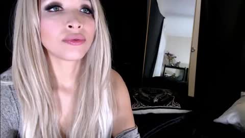 Snapshot of liadivina chatting on February 8, 10:18 am Lia Divina online show from February 8, 10:18 am