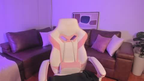 Liah online show from April 18, 9:45 am