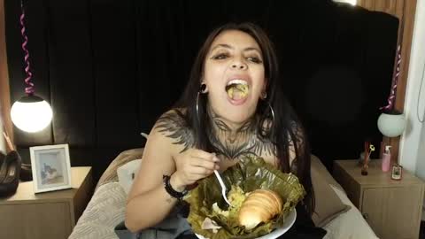 L I A M O N R O E online show from April 25, 1:41 pm