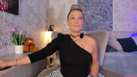 Lian online show from February 2, 7:35 pm