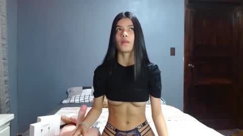 LiaOrtiz online show from December 5, 1:25 am