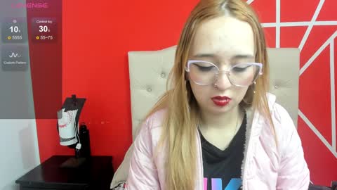 Snapshot of liaroberts1 chatting on December 30, 12:09 pm Lia Roberts online show from December 30, 12:09 pm