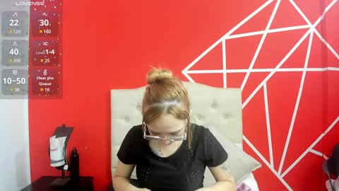 Snapshot of liaroberts1 chatting on January 4, 12:05 pm Lia Roberts online show from January 4, 12:05 pm