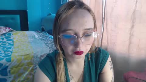 Snapshot of liaroberts1 chatting on February 1, 12:05 pm Lia Roberts online show from February 1, 12:05 pm