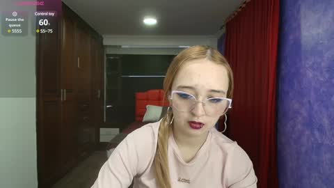 Snapshot of liaroberts1 chatting on December 28, 12:03 pm Lia Roberts online show from December 28, 12:03 pm