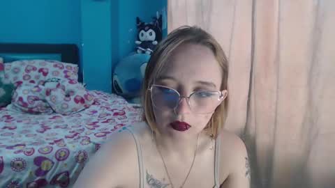 Snapshot of liaroberts1 chatting on February 24, 12:03 pm Lia Roberts online show from February 24, 12:03 pm