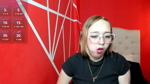 Snapshot of liaroberts1 chatting on December 15, 12:06 pm Lia Roberts online show from December 15, 12:06 pm