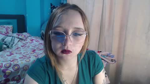 Snapshot of liaroberts1 chatting on March 4, 11:51 am Lia Roberts online show from March 4, 11:51 am