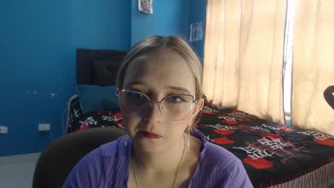 Snapshot of liaroberts1 chatting on October 10, 11:59 am Lia Roberts online show from October 10, 11:59 am
