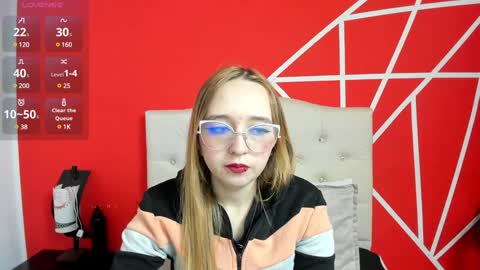 Snapshot of liaroberts1 chatting on January 15, 12:04 pm Lia Roberts online show from January 15, 12:04 pm