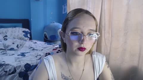 Snapshot of liaroberts1 chatting on February 17, 11:44 am Lia Roberts online show from February 17, 11:44 am