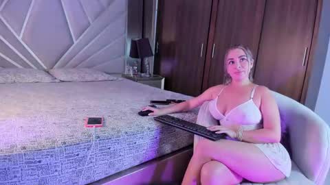 Snapshot of liarussell_ chatting on September 29, 12:05 am lia online show from September 29, 12:05 am