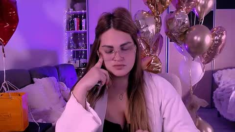 libra_mia online show from October 15, 5:32 am