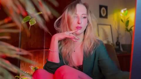  Im online every day except Saturday and Sunday somewhere between 2000 and 0300 UTC3 but its never at the same time  online show from February 21, 6:41 pm