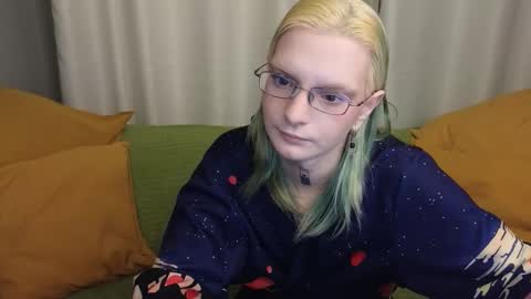 Snapshot of lika_haris chatting on October 14, 3:14 pm Lika online show from October 14, 3:14 pm
