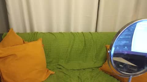Snapshot of lika_haris chatting on October 12, 3:03 pm Lika online show from October 12, 3:03 pm
